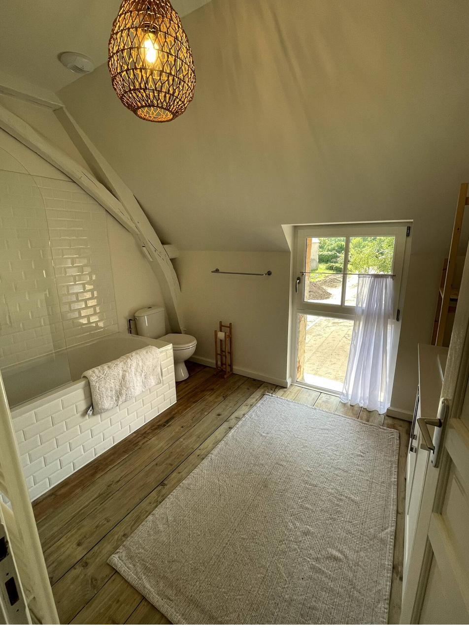 Salle de bain 2 de la Petite Maison, baignoire