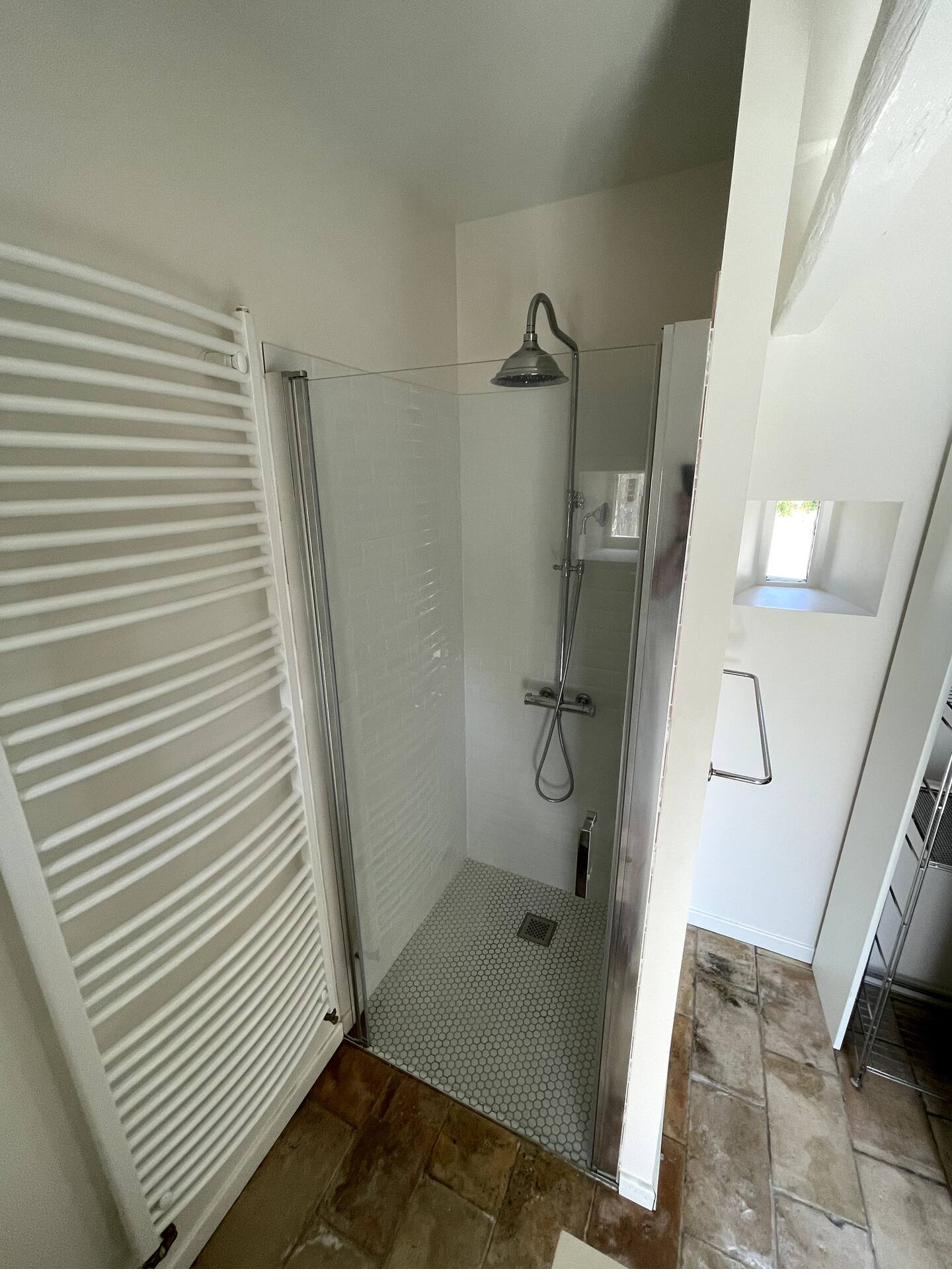 Salle de bain du rez-de-chaussée de la Petite Maison